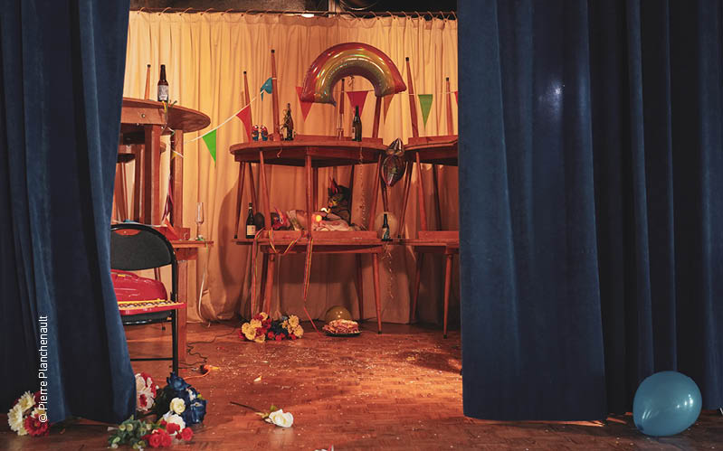 Salle des fêtes Texte et mise en scène Baptiste Amann